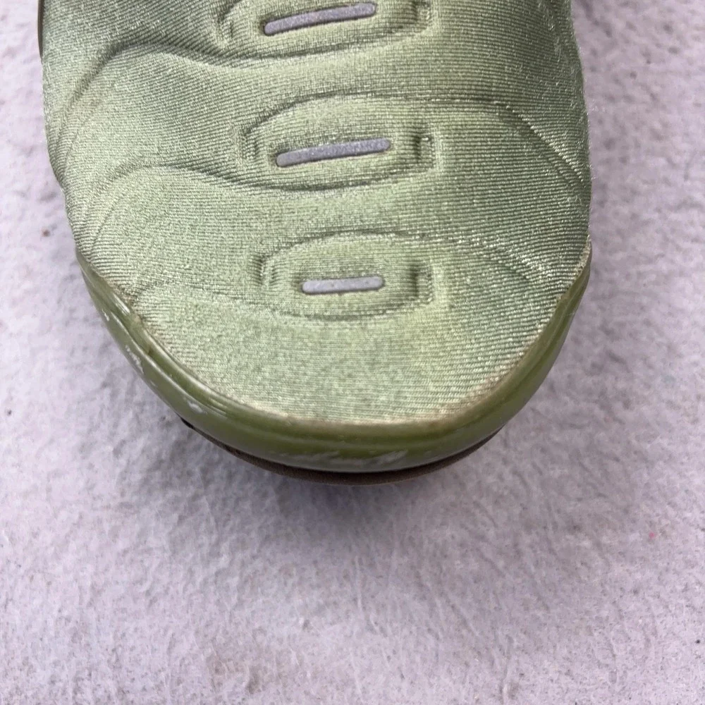 Nike Air Vapormax Plus Shoes Mens Size 10 Green Cushioned Sneakers FD0779-386